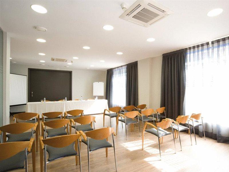 אלקאלה דה הנארס Hotel Cisneros מראה חיצוני תמונה