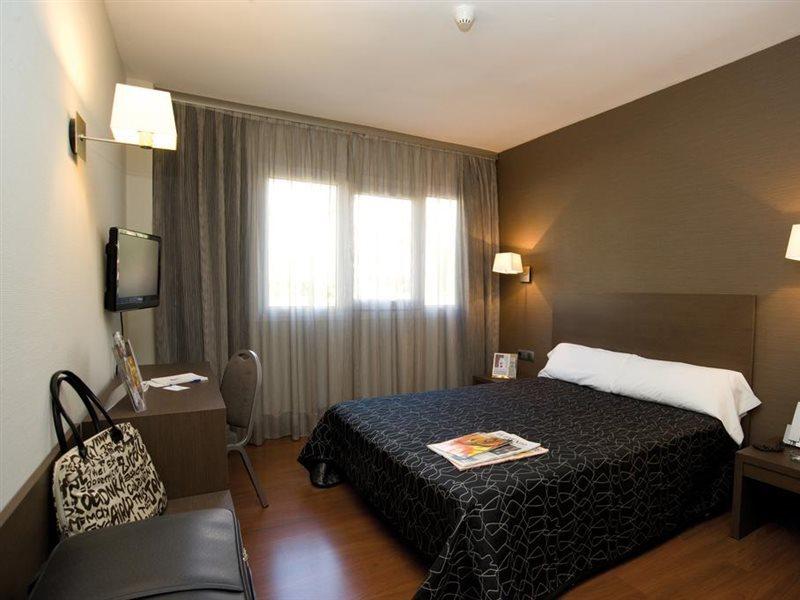 אלקאלה דה הנארס Hotel Cisneros מראה חיצוני תמונה