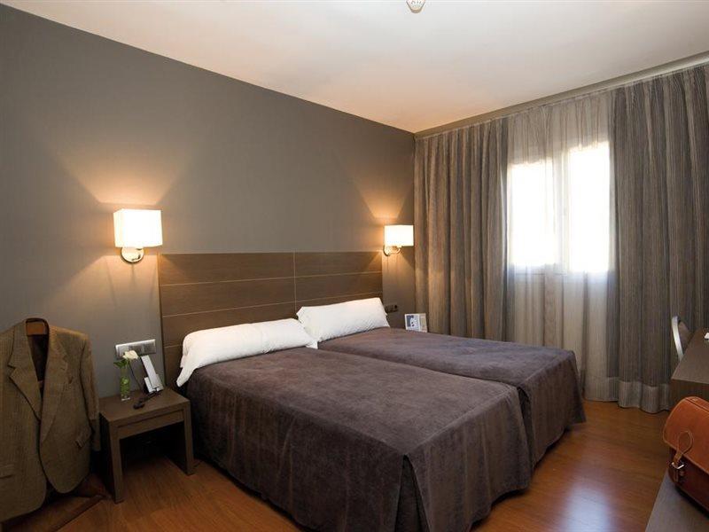 אלקאלה דה הנארס Hotel Cisneros מראה חיצוני תמונה