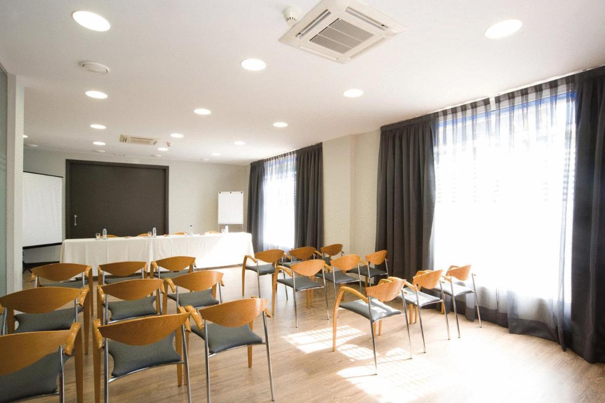 אלקאלה דה הנארס Hotel Cisneros מראה חיצוני תמונה