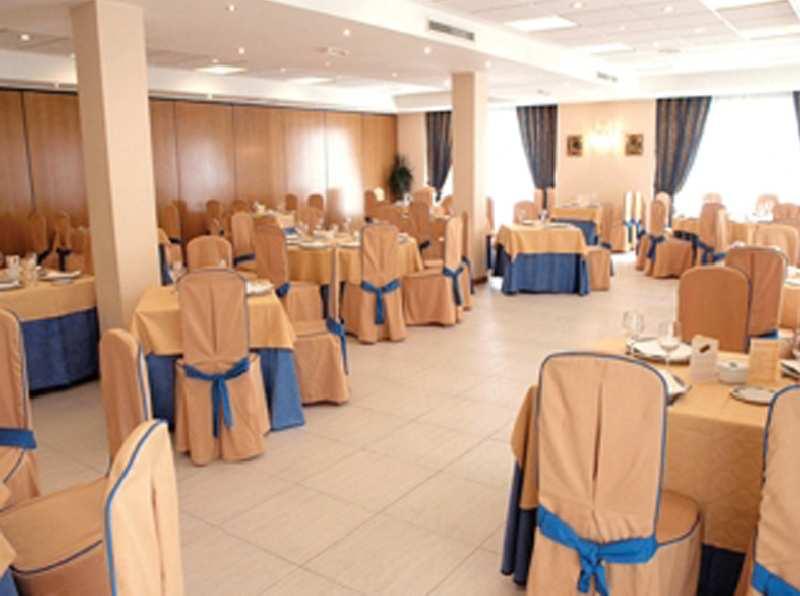 אלקאלה דה הנארס Hotel Cisneros מראה חיצוני תמונה