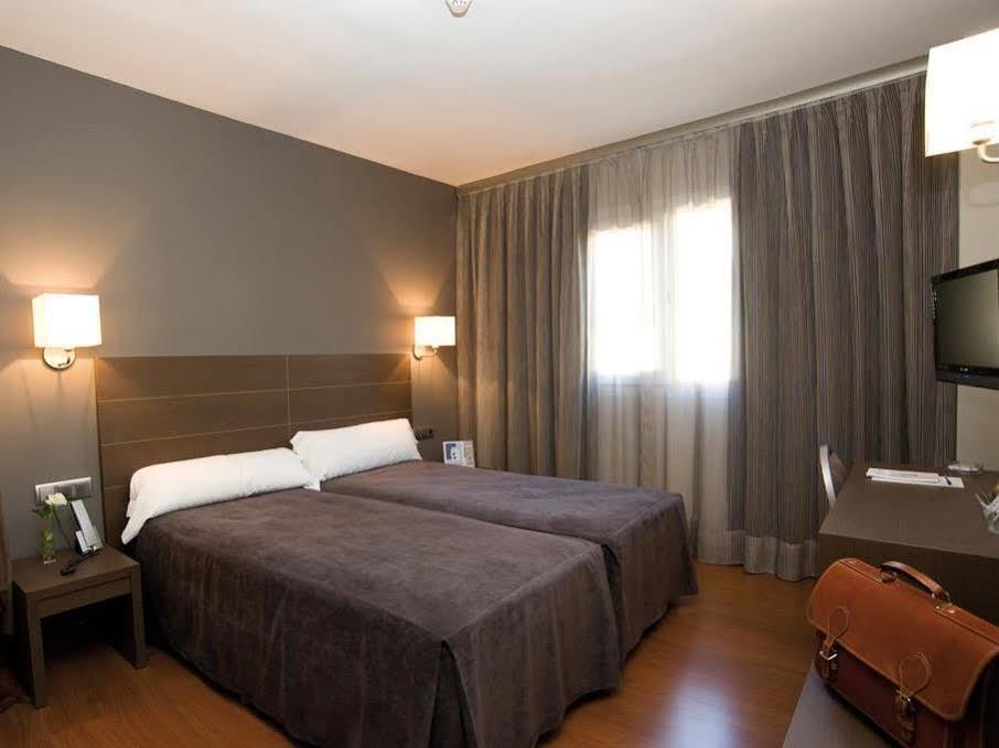 אלקאלה דה הנארס Hotel Cisneros מראה חיצוני תמונה